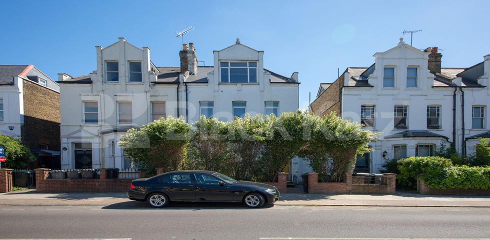 			New Instruction! Private balcony!, 1 Bedroom, 1 bath, 1 reception Flat			 Ferme Park Road , Crouch End